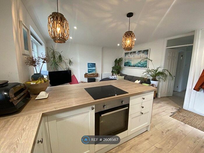 2 Bedroom Bungalow To Rent In Salway Gardens, Axminster, EX13