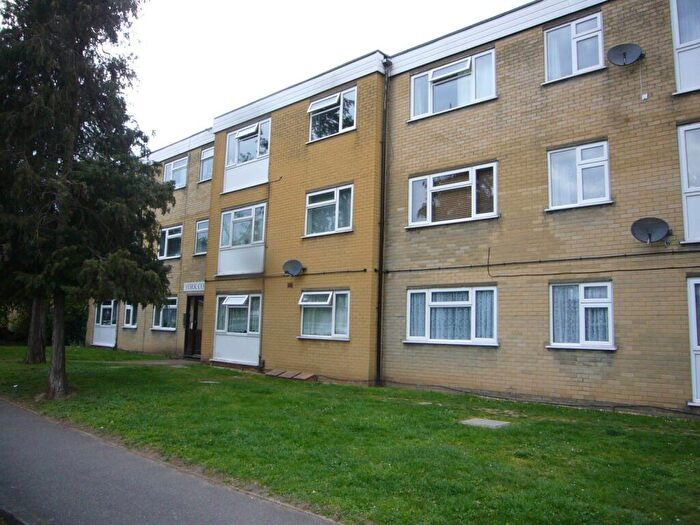 2 Bedroom Flat To Rent In Bramley Court, Wallington, SM6