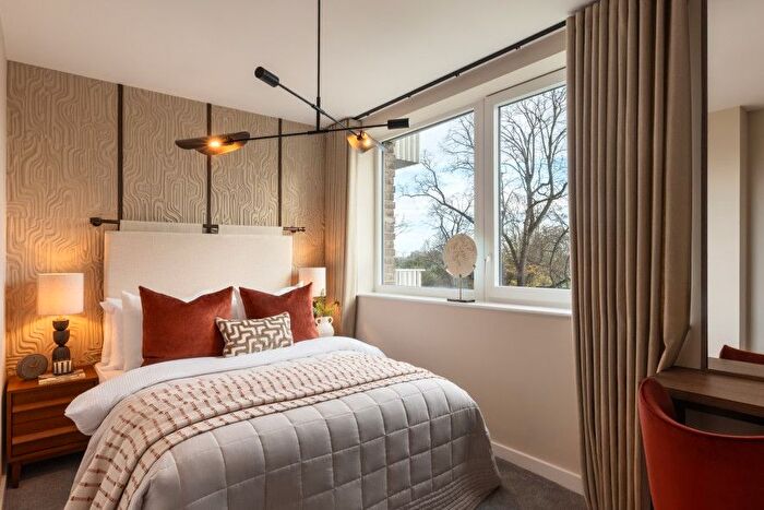 2 Bedroom Flat For Sale In High Street, Southall, UB1