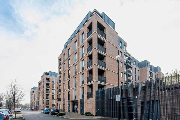 1 Bedroom Flat To Rent In Holman Drive, Ealing, Southall, UB2