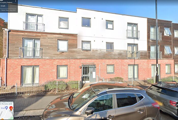 2 Bedroom Flat To Rent In Sanderstead Road, South Croydon, Surrey, CR2