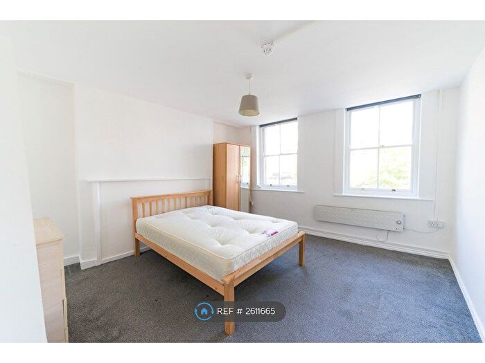 2 Bedroom Flat To Rent In Mile End Road, London, E1
