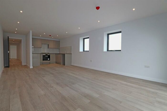 2 Bedroom Flat To Rent In London Road, Westcliff-On-Sea, SS0