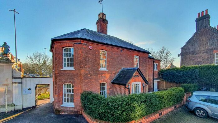 3 Bedroom Detached House To Rent In Bluecoats Avenue, Hertford, SG14