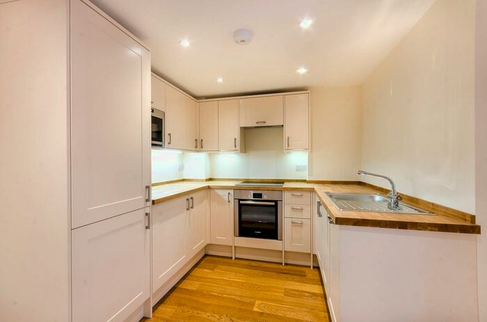 1 Bedroom Flat To Rent In Hillbrook House, Fulham, London, SW6