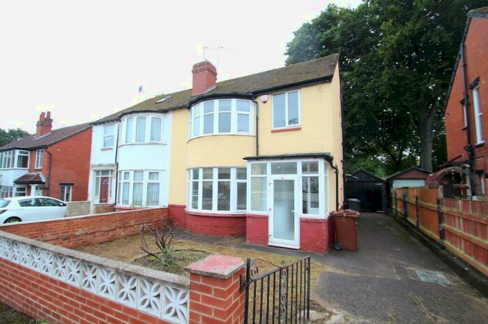 3 Bedroom Semi-Detached House To Rent In Newton Park View, Leeds, West Yorkshire, Uk, LS7