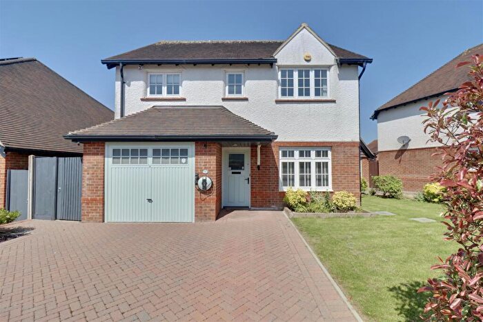 4 Bedroom Detached House For Sale In Newlands Avenue, Waterlooville, PO7