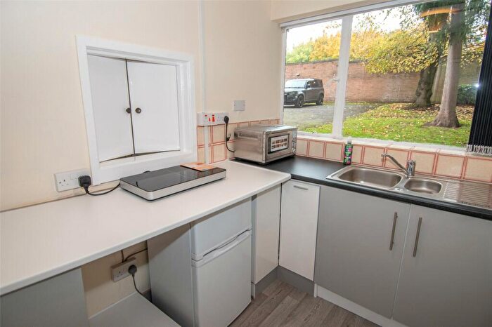 1 Bedroom Apartment For Sale In Yardley Wood Road, Moseley, Birmingham, B13