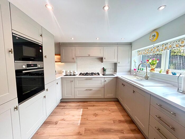 1 Bedroom Flat To Rent In Orchard Close, Badshot Lea, Farnham, GU9