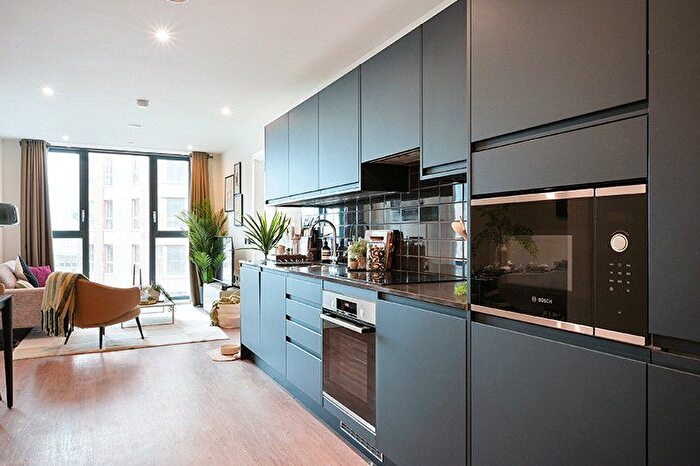 2 Bedroom Flat To Rent In Uncle Leeds, Whitehall, LS12