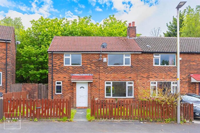 3 Bedroom Semi-Detached House For Sale In Everest Road, Atherton, M46