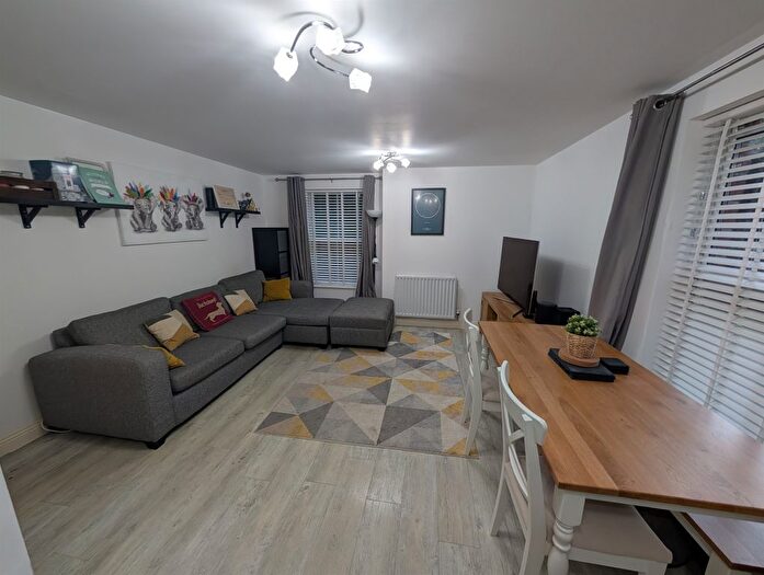 2 Bedroom Flat For Sale In Barrack Road, Dorchester, DT1