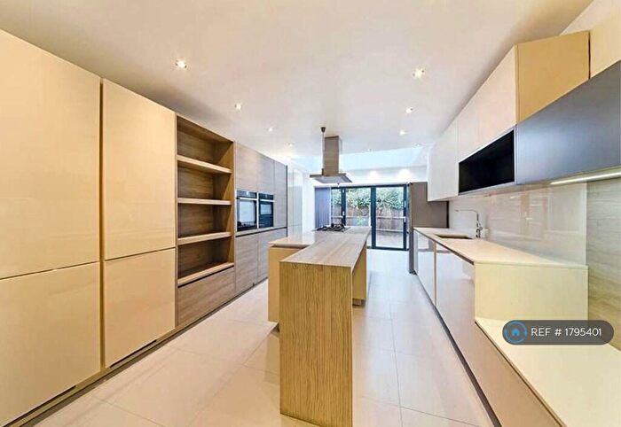 3 Bedroom Semi-Detached House To Rent In Chaucer Road, London, E11