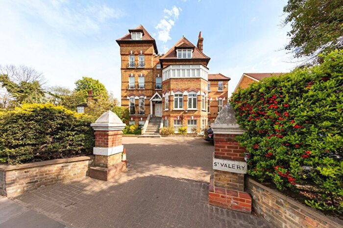 2 Bedroom Flat For Sale In Beulah Hill, St. Valery, SE19