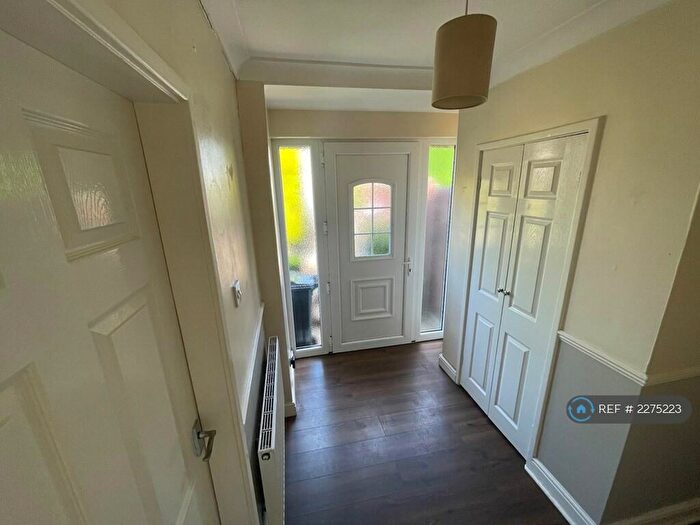 3 Bedroom Bungalow To Rent In Long Causeway, Barnsley, S71