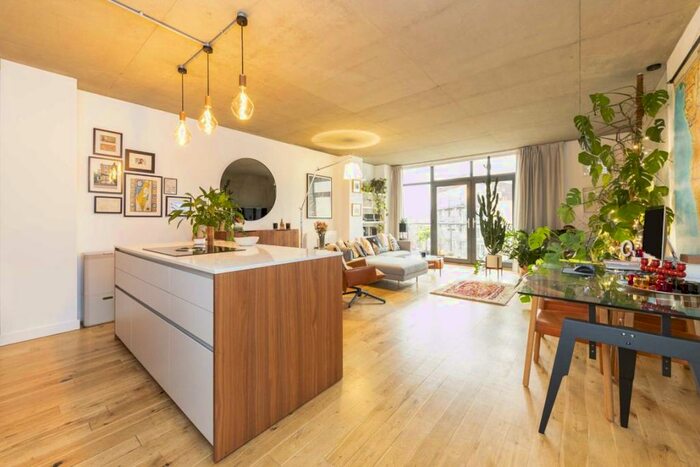 2 Bedroom Flat To Rent In Andrews Road, Broadway Market, E8