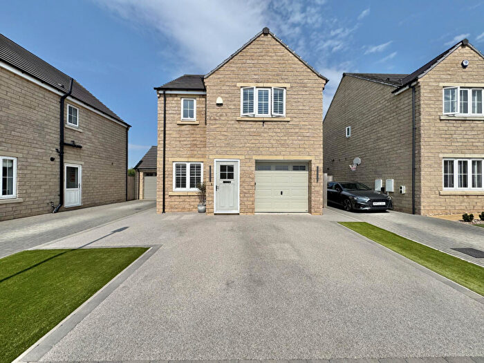3 Bedroom Detached House For Sale In Merton Fields, Kippax, LS25