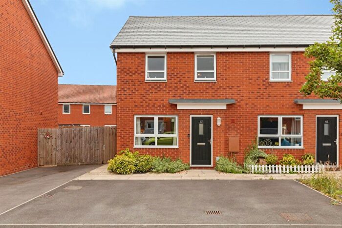 3 Bedroom Semi-Detached House For Sale In Crocus Road, Emersons Green, Bristol, BS16