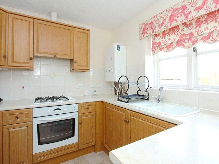 2 Bedroom Flat For Sale In Cardinal Mews, Vestry Close, Andover, Hampshire, SP10