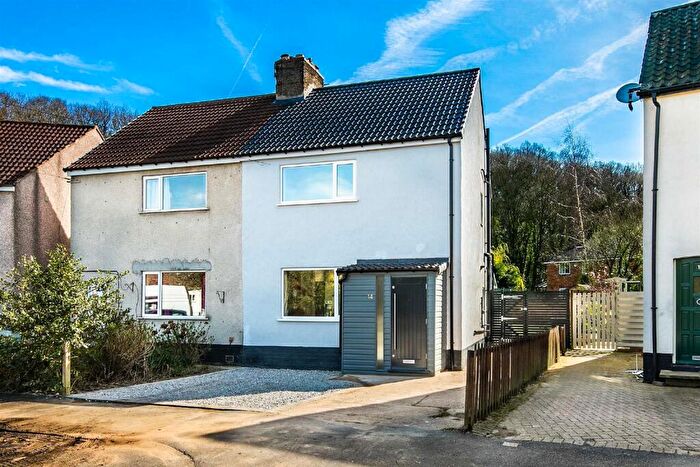 3 Bedroom Semi Detached House For Sale In Milldale Road, Totley, S17