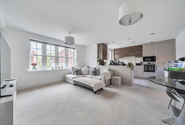 1 Bedroom Apartment For Sale In Croydon Road, Reigate, Surrey, RH2