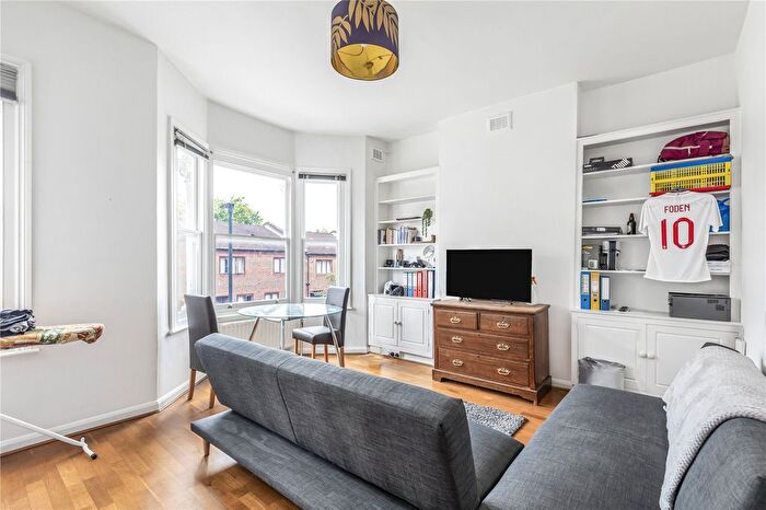 2 Bedroom Flat To Rent In Solon Road, London, SW2