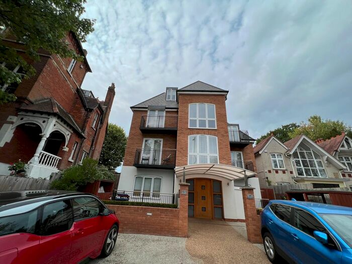 3 Bedroom Flat To Rent In Parson Street, Hendon, NW4