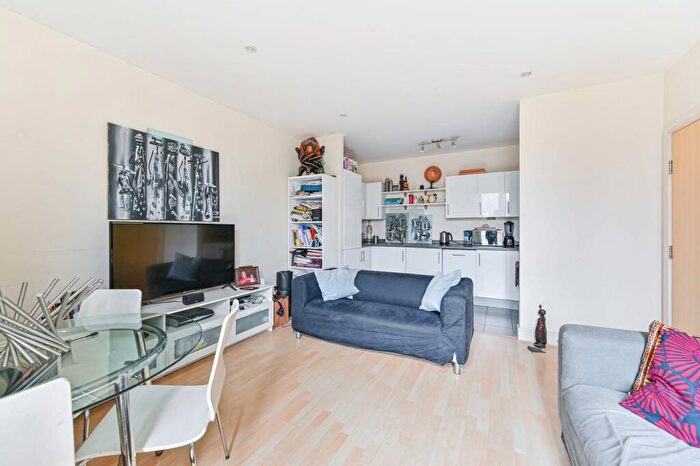 1 Bedroom Flat For Sale In Albemarle Road, Beckenham, BR3