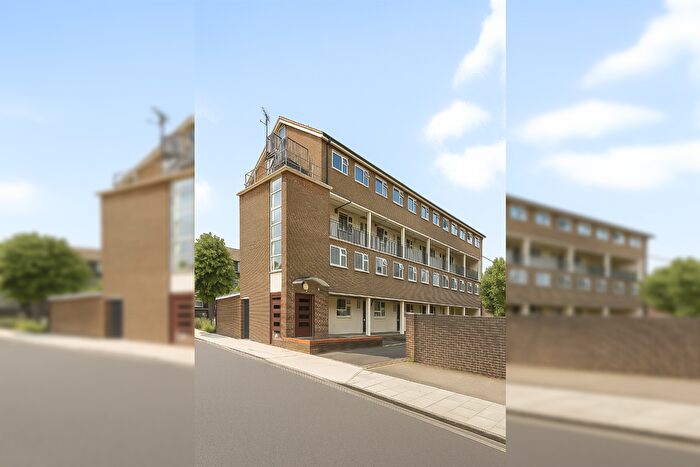 3 Bedroom Flat To Rent In Aintree Estate, SW6