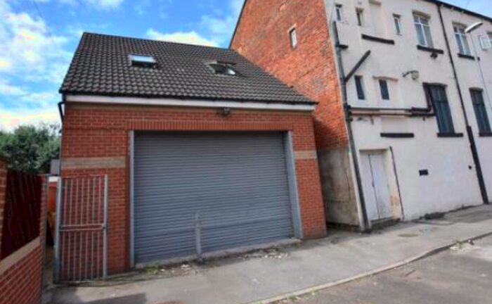 Garage / Parking To Rent In Spring Close Street, Leeds, West Yorkshire, LS9