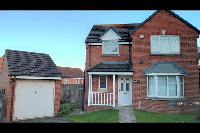 3 Bedroom Detached House To Rent In May Court, Leeds, LS27