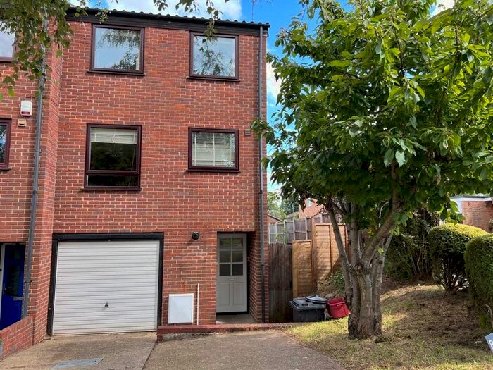 3 Bedroom End Of Terrace House To Rent In Warley Mount, Warley, Brentwood, CM14