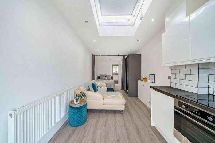 1 Bedroom Studio To Rent In Warren Drive North, Surbiton, KT5