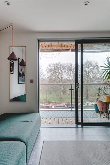 2 Bedroom Flat For Sale In Barley Court, Hackney, E5