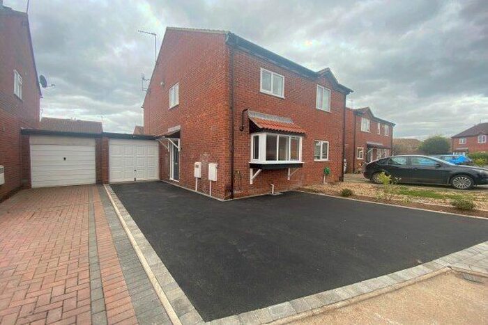 2 Bedroom Property To Rent In Longleat Grove, Leamington Spa, CV31