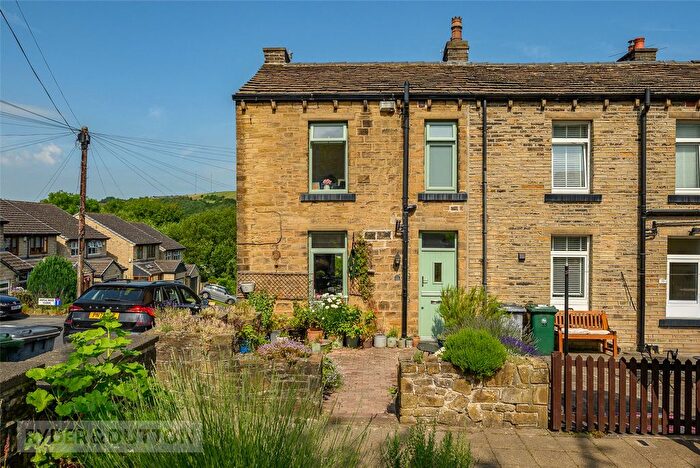 3 Bedroom End Of Terrace House For Sale In Colne View, Linthwaite, Huddersfield, West Yorkshire, HD7