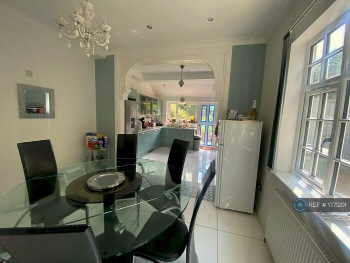 6 Bedroom Semi-Detached House To Rent In Northampton Road, Croydon, CR0