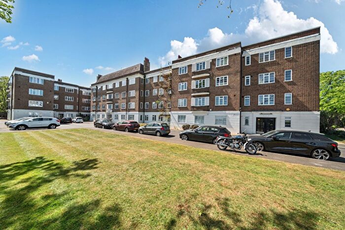 2 Bedroom Flat For Sale In Dartmouth Grove, London, SE10