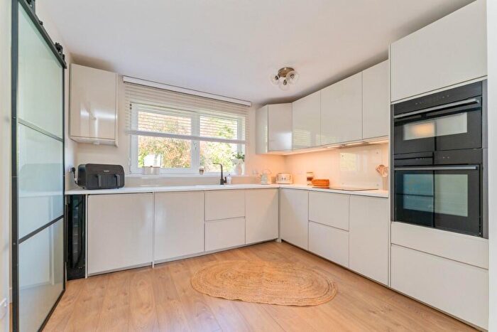 3 Bedroom Flat For Sale In Abbotsford Road, Greenfaulds, G67