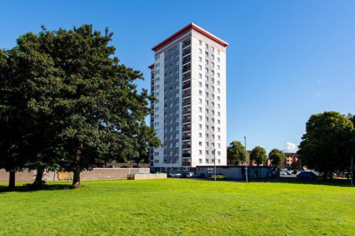 2 Bedroom Flat For Sale In B, Union Court, Paisley, PA2