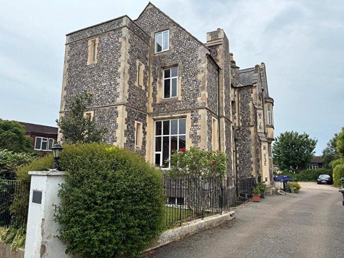 2 Bedroom Flat To Rent In The Close, Shoreham-by-Sea, BN43