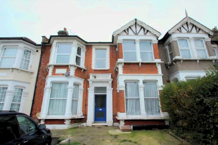 2 Bedroom Flat To Rent In Kensington Gardens Ilford, IG1