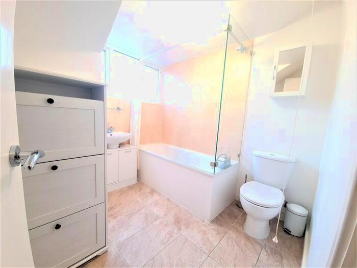 1 Bedroom Flat To Rent In Glyn Avenue, New Barnet, Barnet EN4