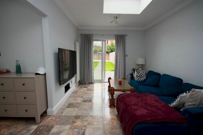 5 Bedroom Semi-Detached House To Rent In Bowes Road, East Acton, London, W3