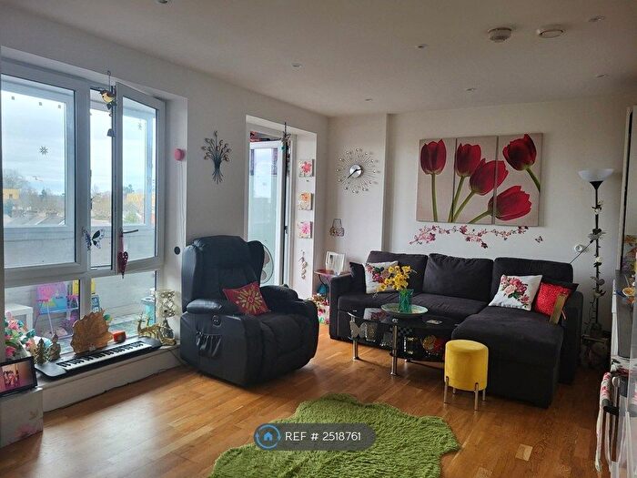 1 Bedroom Flat To Rent In Topaz Apartments, Hounslow, TW3