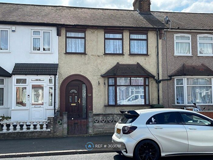 3 Bedroom Terraced House To Rent In Roman Road, London, E6