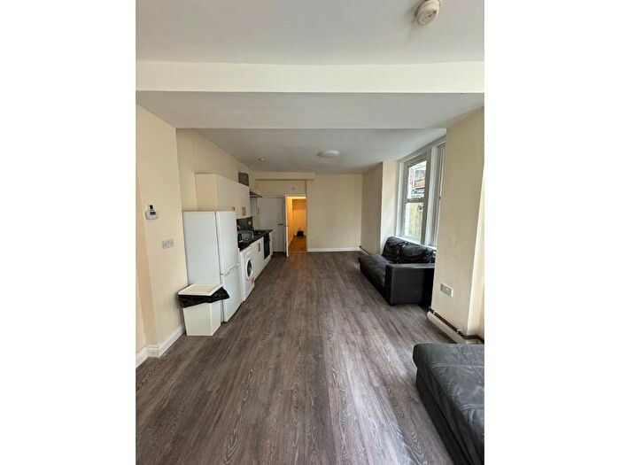 2 Bedroom Flat To Rent In Roath, Cardiff, CF24