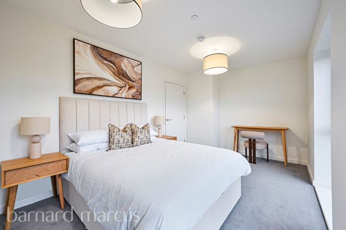 2 Bedroom Flat For Sale In Hyde Road, Sanderstead, South Croydon, CR2