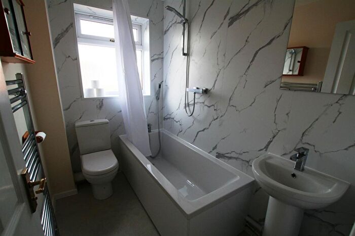 2 Bedroom End Of Terrace House To Rent In Thistle Close, Worcester, WR5
