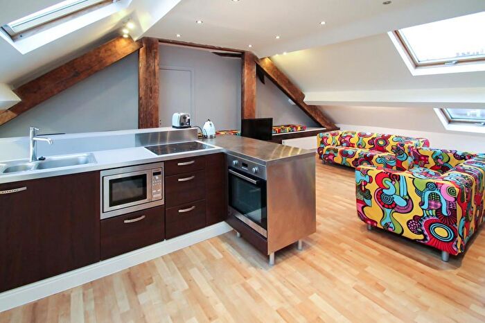 5 Bedroom Apartment To Rent In Delph Lane, Leeds, LS6